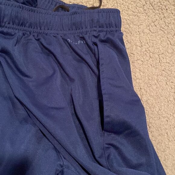 Nike Navy Dri Fit Basketball Shorts Size Medium - Picture 7 of 7
